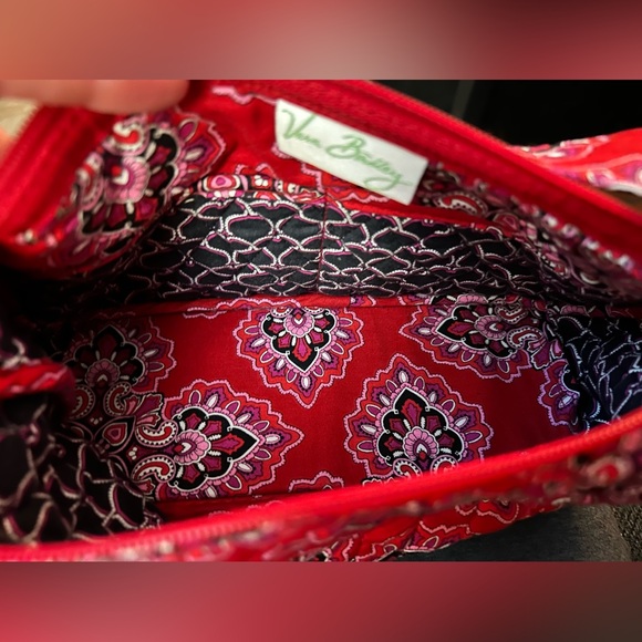 Beautiful Vera Bradley handbag in excellent condition. Adorable. - Picture 5 of 9